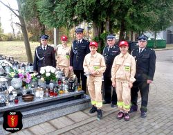 Druhowie oraz MDP na grobach zmarłych …